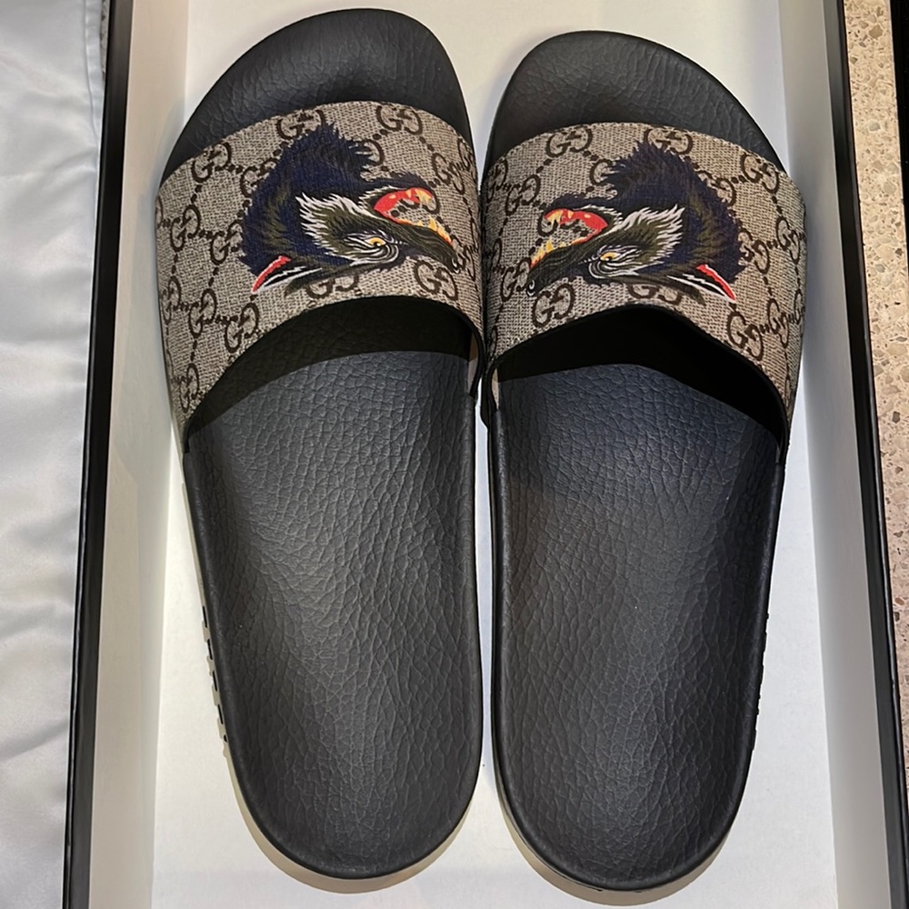 Gucci GG supreme wolf slides